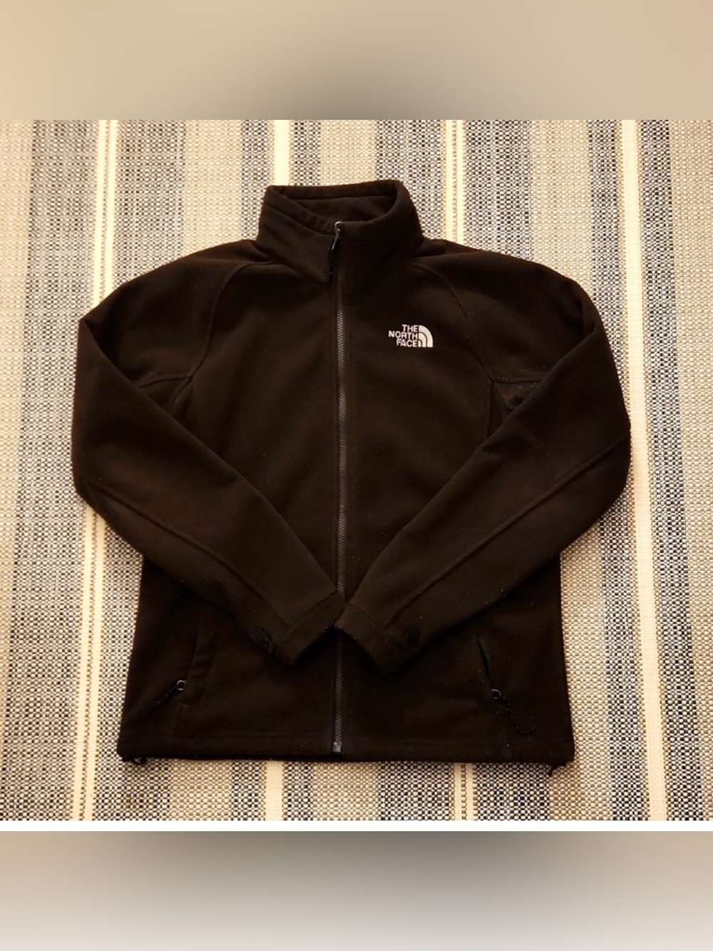 #3285**The North Face Women’s Black Full-Zip Fleece Jacket